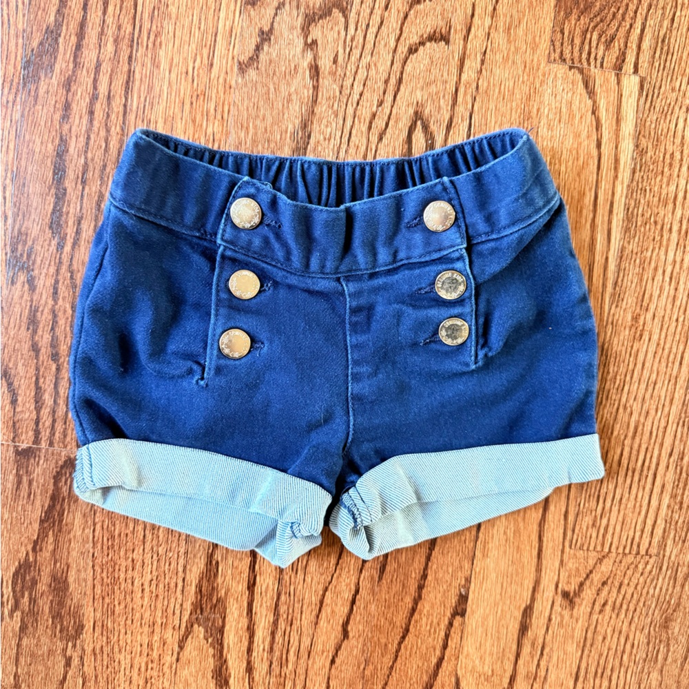 OshKosh B’gosh Toddler Girl Jean Shorts w/ cute buttons - Size 3t